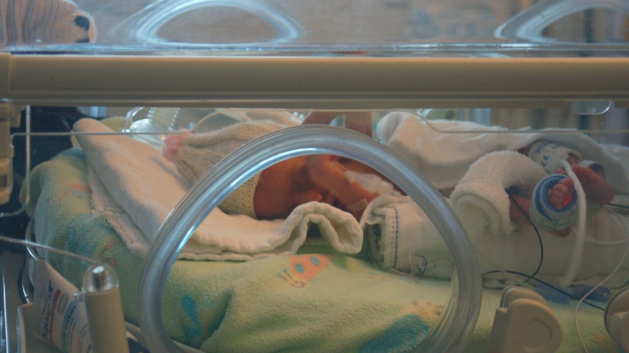 Photo of a preterm baby in a neonatal incubator unit. Photo credit - https://www.flickr.com/photos/kqedquest/855046640